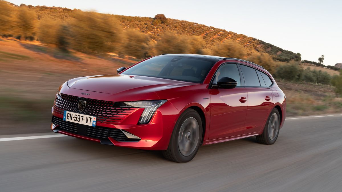 Řídili jsme horké novinky Peugeotu: Zakoukali jsme se do nové 2008 a zamilovali si modernizovanou 508