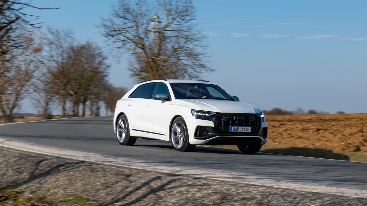 Okreskový rychlík i luxusní pohodář: Audi SQ8 těží ze síly a charakteru V8