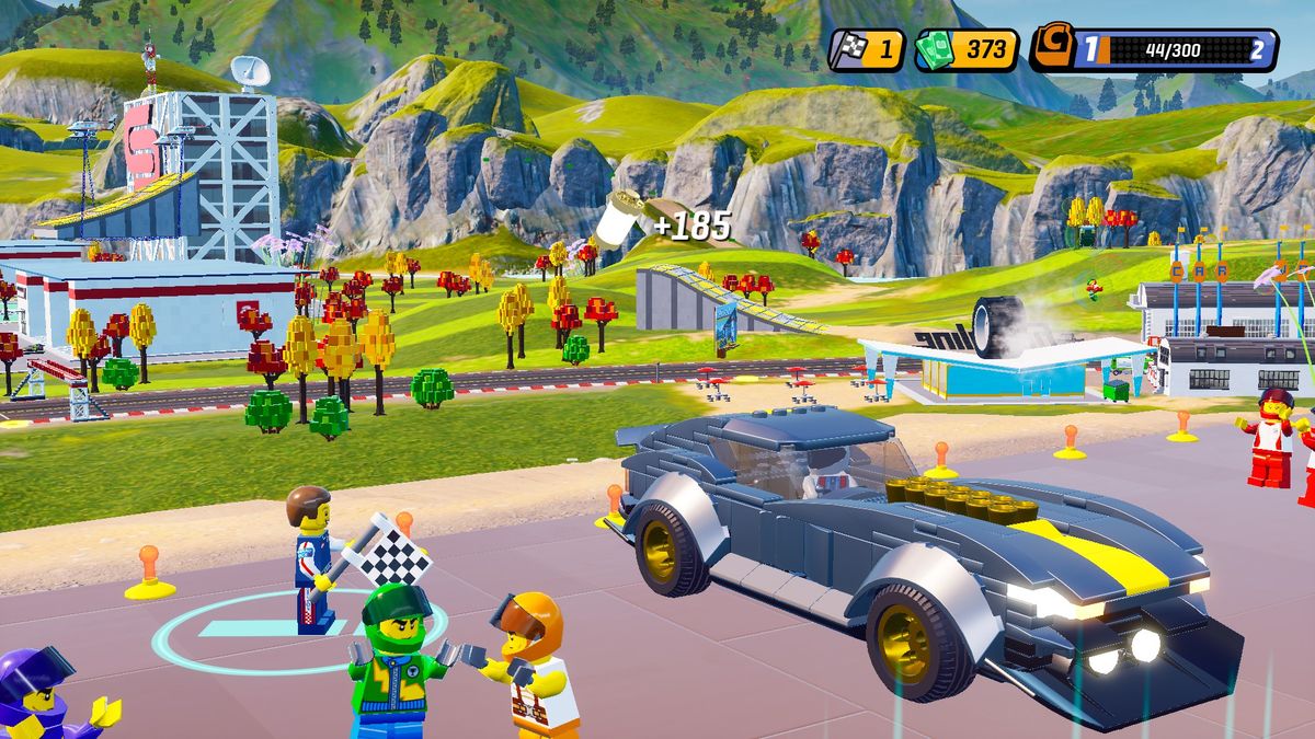 LEGO závody nikdy nebyly zábavnější! Zničte vše, co vám přijde pod kola, a dojeďte první
