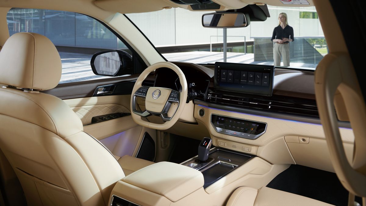 SsangYong Rexton v novém: Obří SUV výrazně změnilo interiér, na cenovce základního modelu se to nepodepsalo