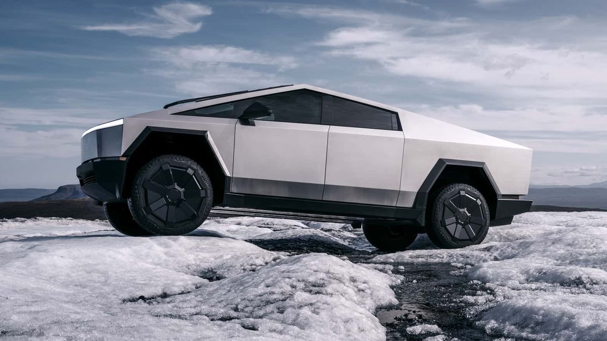 Konečně je tady! Dlouho očekávaná Tesla Cybertruck prozrazuje finální parametry a hlavně ceny. Není tak dostupná, jak kdysi slibovala