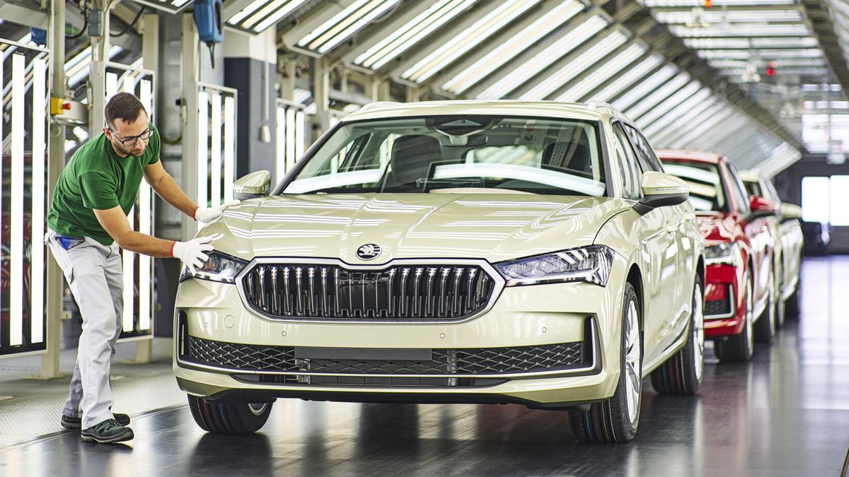 Výroba superbů už jede naplno, ze slovenské továrny VW v Bratislavě však vyjíždí mnoho dalších koncernových modelů