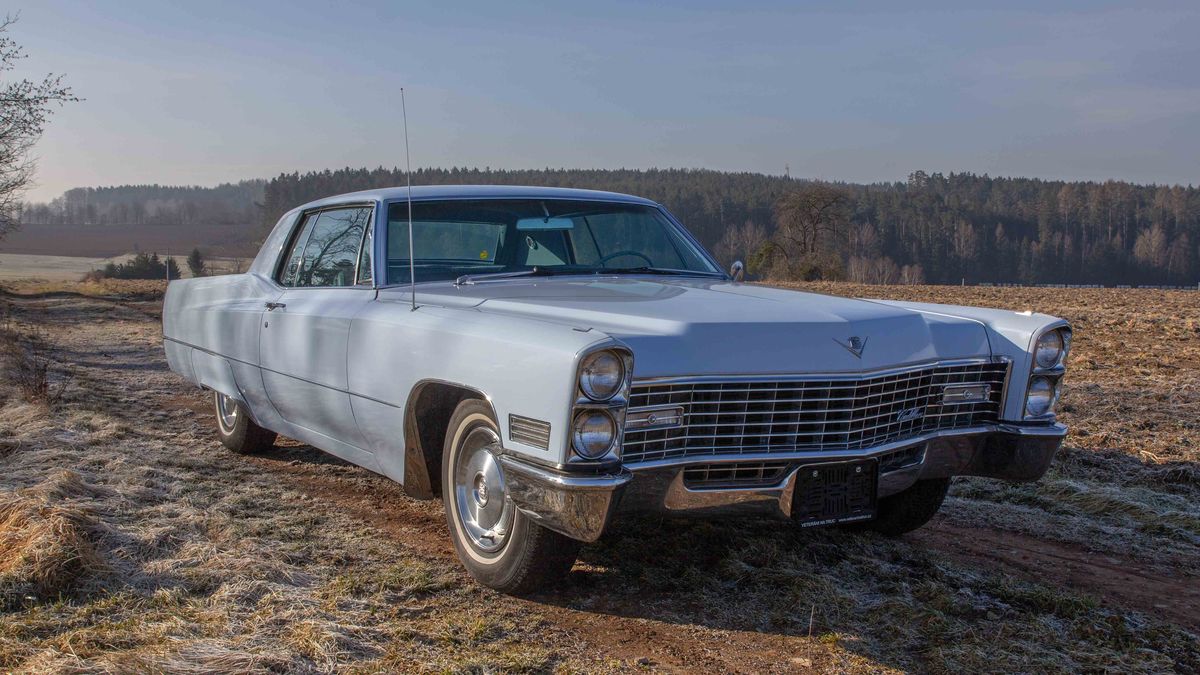 Cadillac Coupe de Ville je poctivá amerika s obřím motorem a kilogramy chromu. Kupé z roku 1967 navíc nestojí zase tak moc
