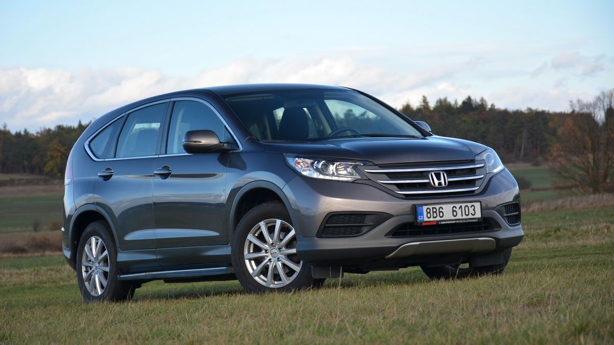 Test ojetiny: Honda CR-V 2.0 i-VTEC sice s benzinovým motorem moc nejede a víc žere, ale atmosférický dvoulitr je etalonem spolehlivosti