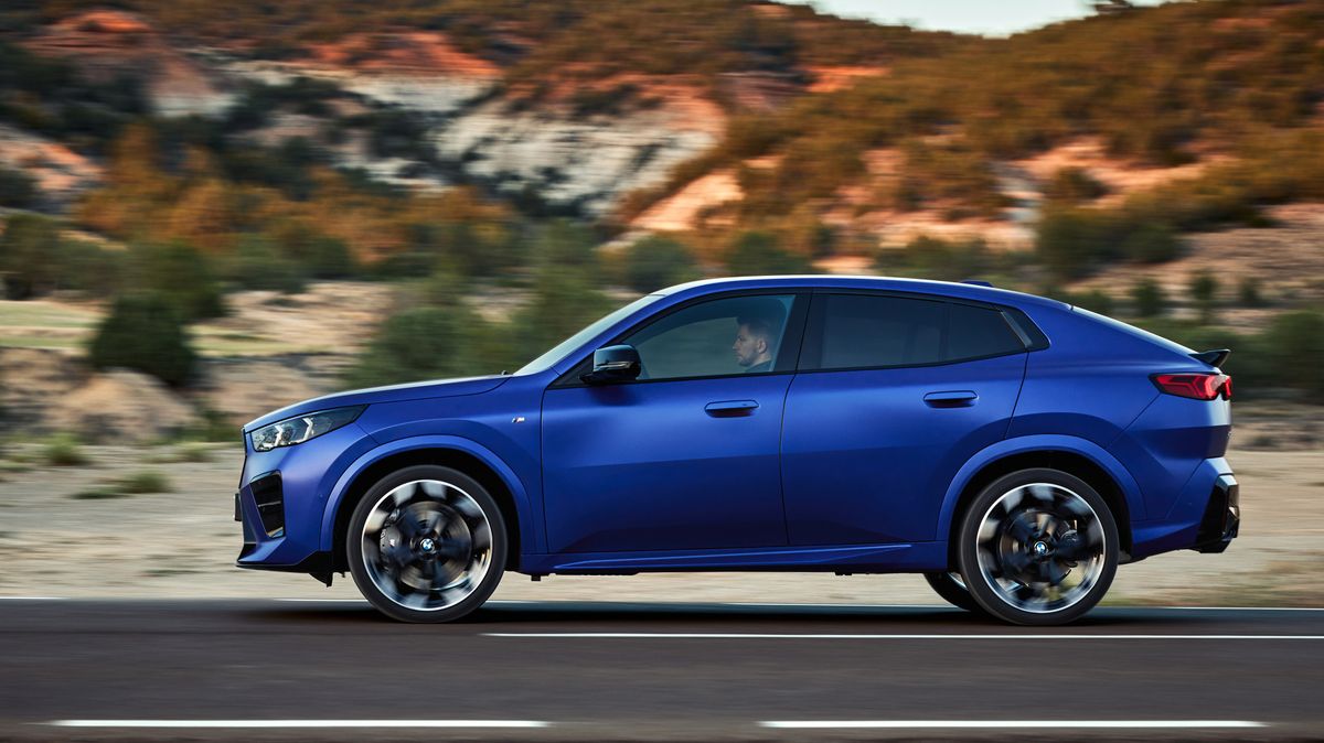 BMW X2 se změnilo v SUV-kupé. Druhá generace přijíždí s výrazným designem, benzinovými a naftovými motory i jako elektromobil