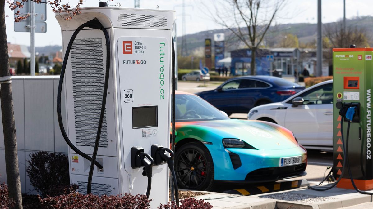 Nabíjení dále zrychluje: ČEZ intenzivně rozšiřuje síť ultrarychlých nabíječek, které dobijí elektromobil za pár minut