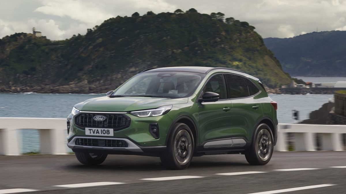 Nejprodávanější Ford mění tvář: Má teď větší šmrnc a výbavu pro české chalupáře. Prozrazuje i kompletní ceny