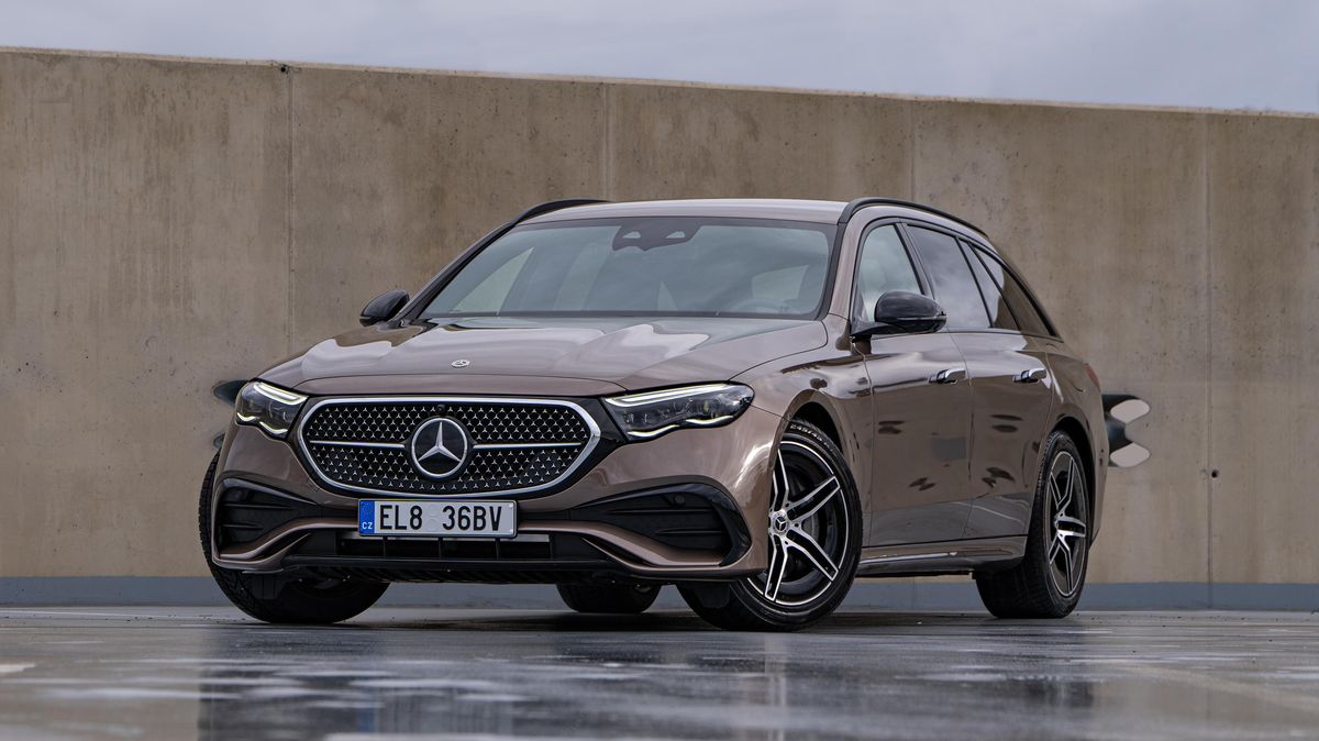 Plug-in hybridní Mercedes třídy E u nás strávil půl roku. Většina zpráv je dobrých