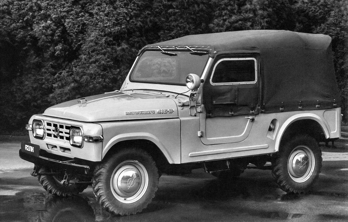 Jedna z evolucí Moskviče 415 s plátěnou střechou.