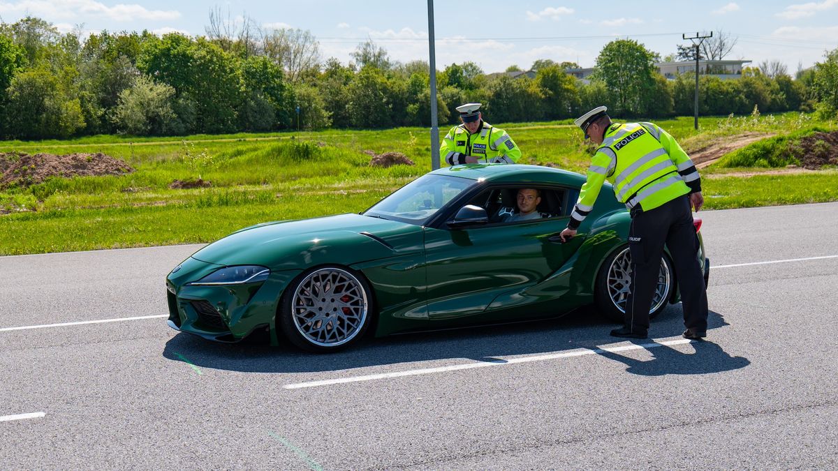Kobra 11 po Česku: Může si policie vypůjčit vaše auto? A co když vám ho zničí?