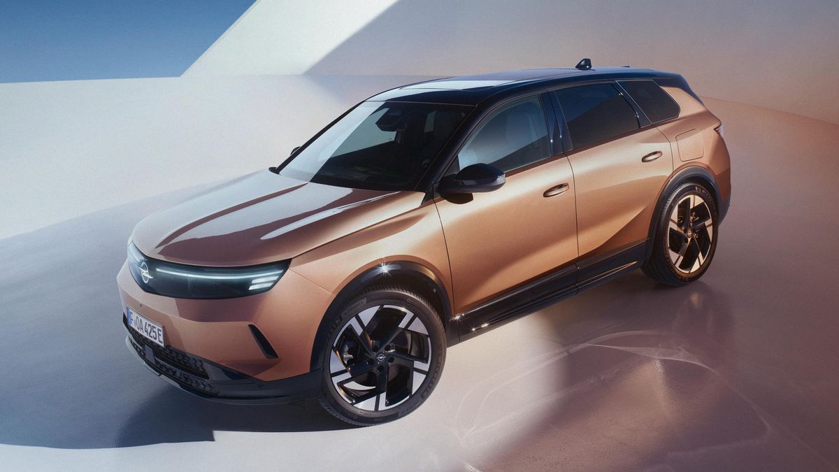 Sebevědomý design a velký kufr, k tomu obrovský displej a geniální světla: Opel představuje druhou generaci svého SUV Grandland