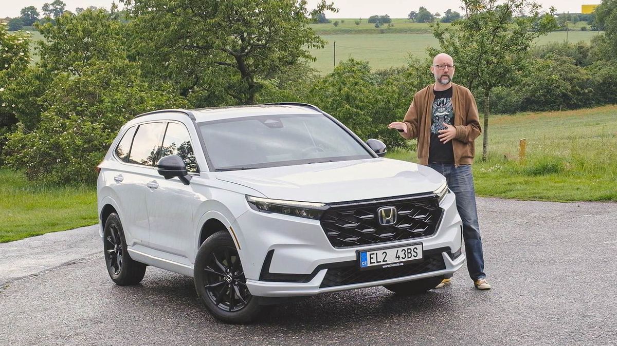 Hybridní Honda CR-V je povedené rodinné SUV a ještě lépe funguje ve verzi nabíjené ze zásuvky