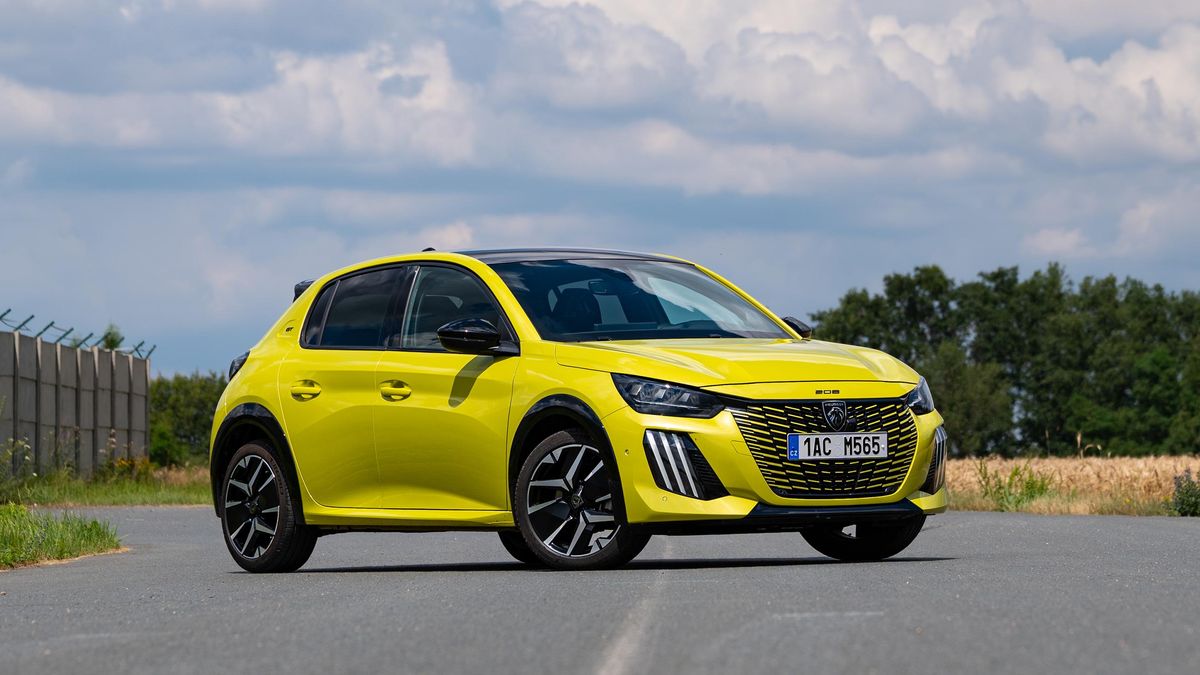Malý lvíček je po modernizaci ještě pohlednější a příjemnější. Jak ale Peugeot 208 jezdí s novým hybridem?