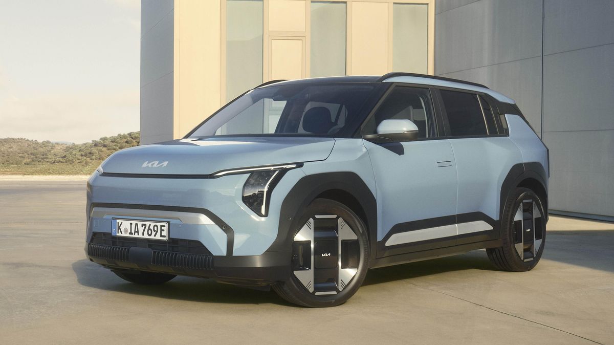 V Česku se začíná prodávat elektrická Kia s dojezdem přes 600 km. Na chystanou škodovku tasí rychlonabíjení i bohatou výbavu