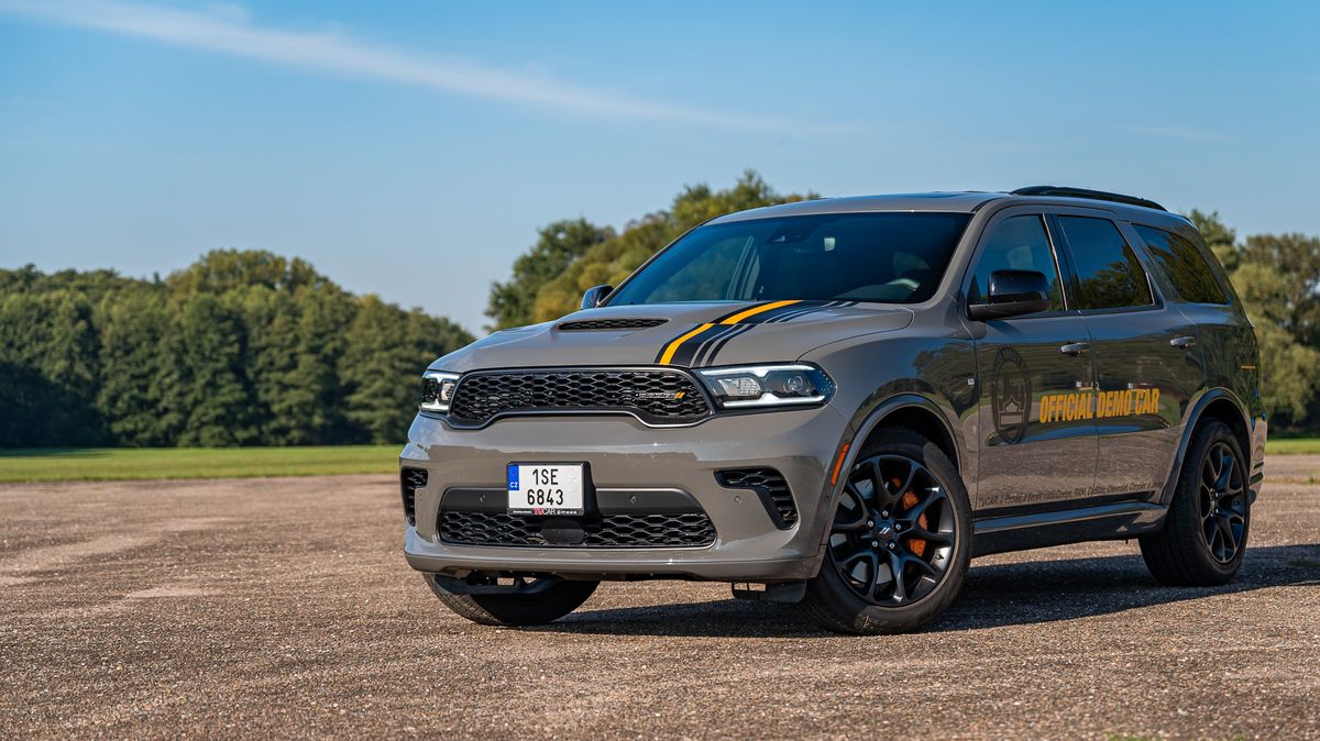 Dodge Durango s mocným V8 je prostorné SUV pro všechny praktické řidiče, kteří nechtějí dospět