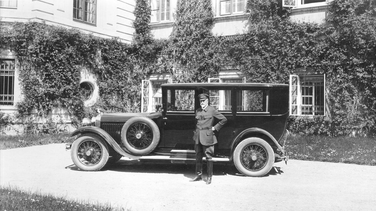 Tři tuny, obří spotřeba i posilovač brzd. Limuzína prezidenta Masaryka vyrážela před sto lety dech