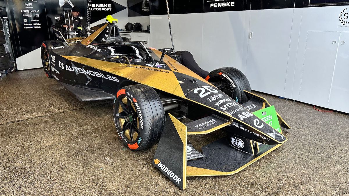 Nesmírně zajímavá technika nových elektrických formulí: Jede přes 320 km/h, zadní brzdy ale nepoužívá