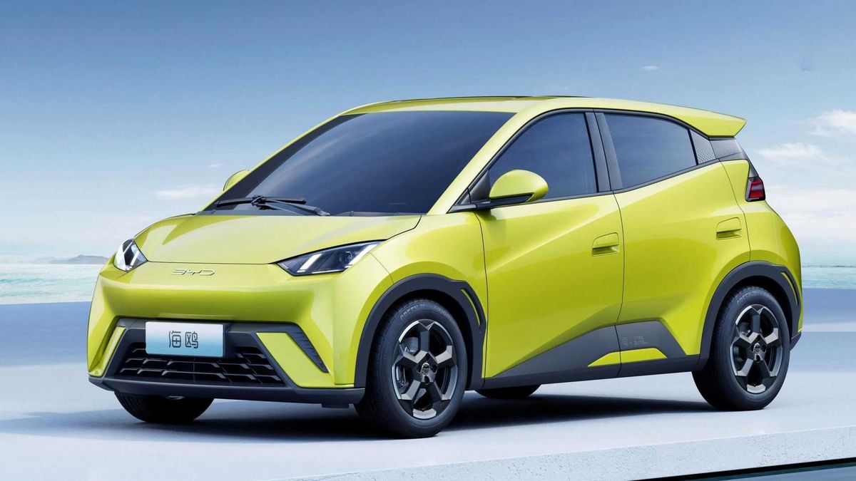 Postrach Evropy se blíží: Čínský elektromobil do města ujede až 405 km, stojí jen 250 tisíc Kč a jde na dračku