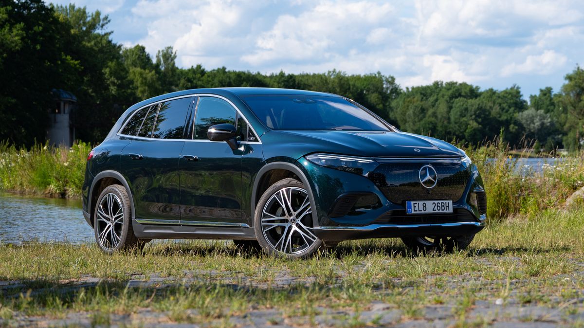 Král pohodlí a klidu: Elektrická vlajková loď Mercedesu v SUV podobě vás dokáže zrelaxovat