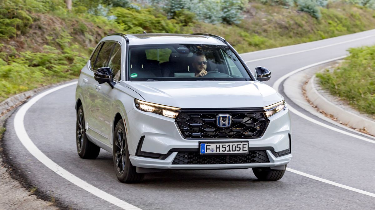 Nová Honda CR-V mění tvář i zažité pořádky: S dvoulitrovým benzinem dosáhne spotřeby turbodieselu