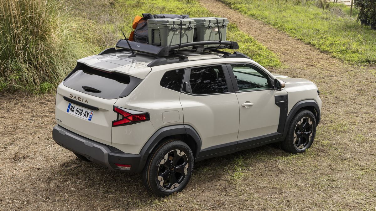 Nová Dacia Duster prozrazuje první ceny: Víme, kolik stojí základ, ale i výbavou nabušená verze