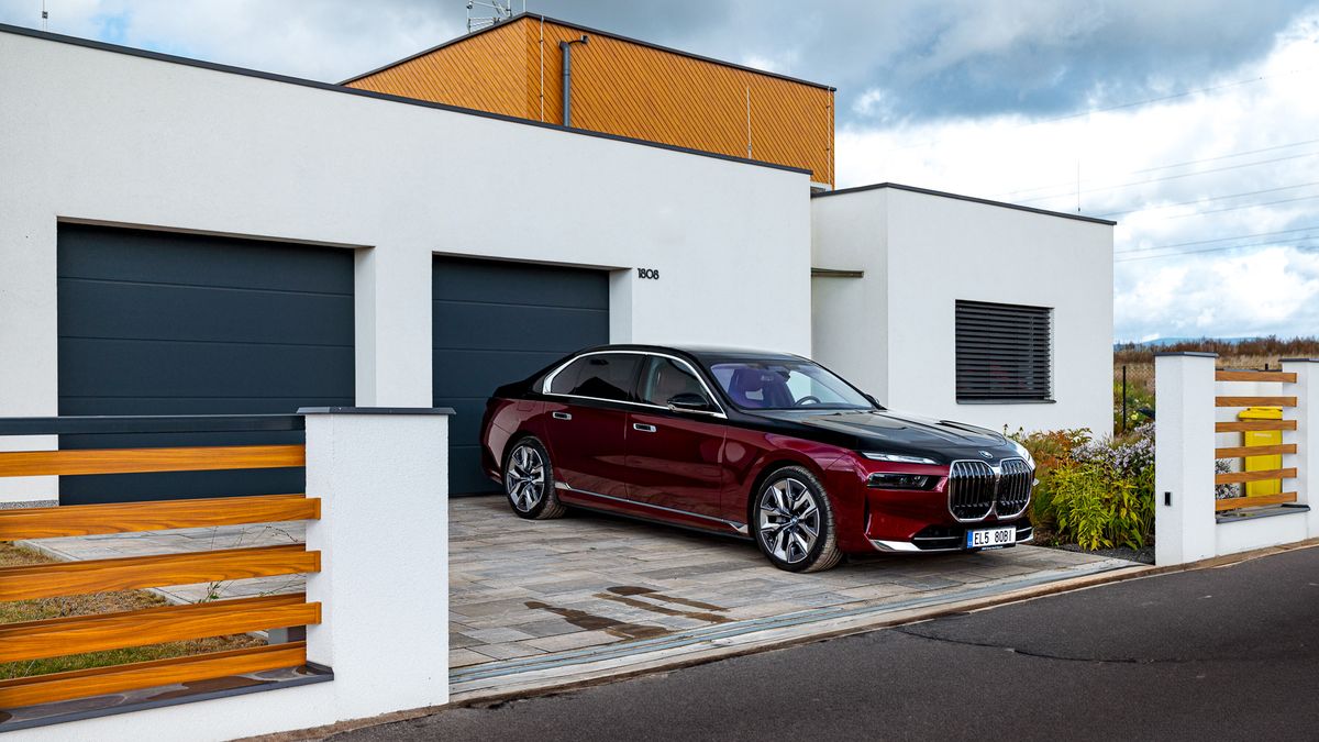 Jedno z vůbec nejlepších aut dneška: Sedmičkový bavorák je jako Rolls-Royce pro všechny, kteří rádi řídí ve svém tichém světě