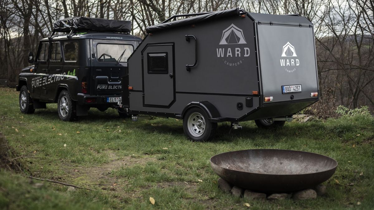 Plzeňští MW Motors nejdřív vyrobili elektrický teréňák, teď se pustili do obytného přívěsu. WD Camper vypadá skvěle a ani není drahý