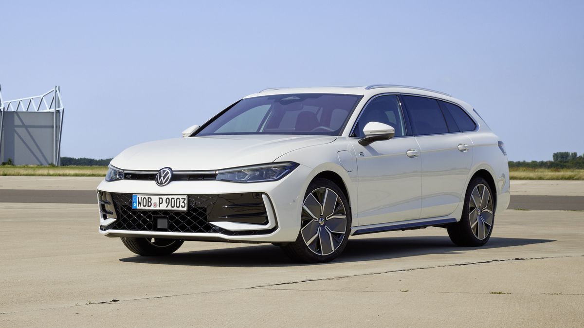 Největší soupeř Superbu přijíždí: Nový VW Passat zůstává i v deváté generaci normálním autem