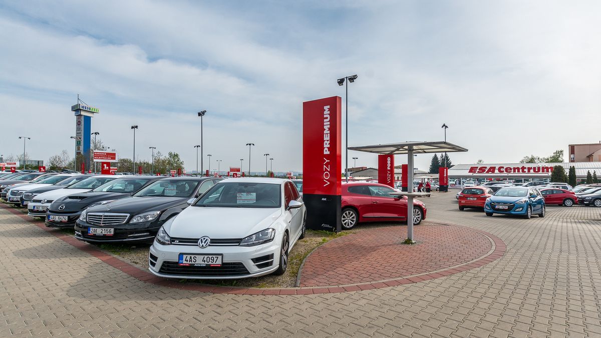 Rok 2023 na trhu ojetin: Češi už zase kupují ojeté kombíky s dieselem, elektromobily se nechytají, zájem o ně meziročně výrazně klesl