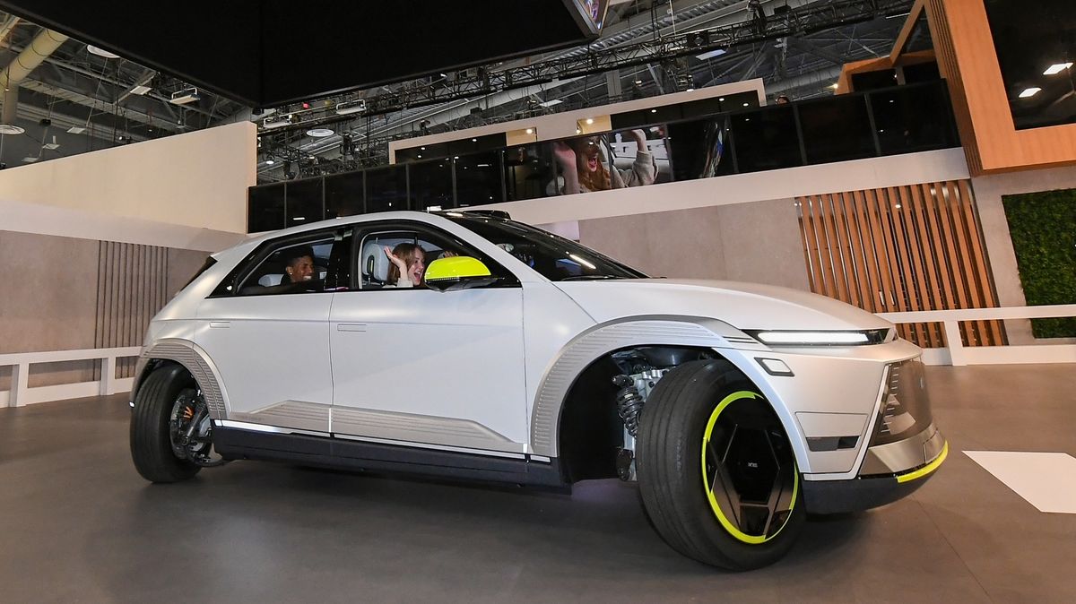 Máte hrůzu z parkování? Hyundai svého pomocníka vyladil k dokonalosti, s jeho vynálezem zaparkuje každý