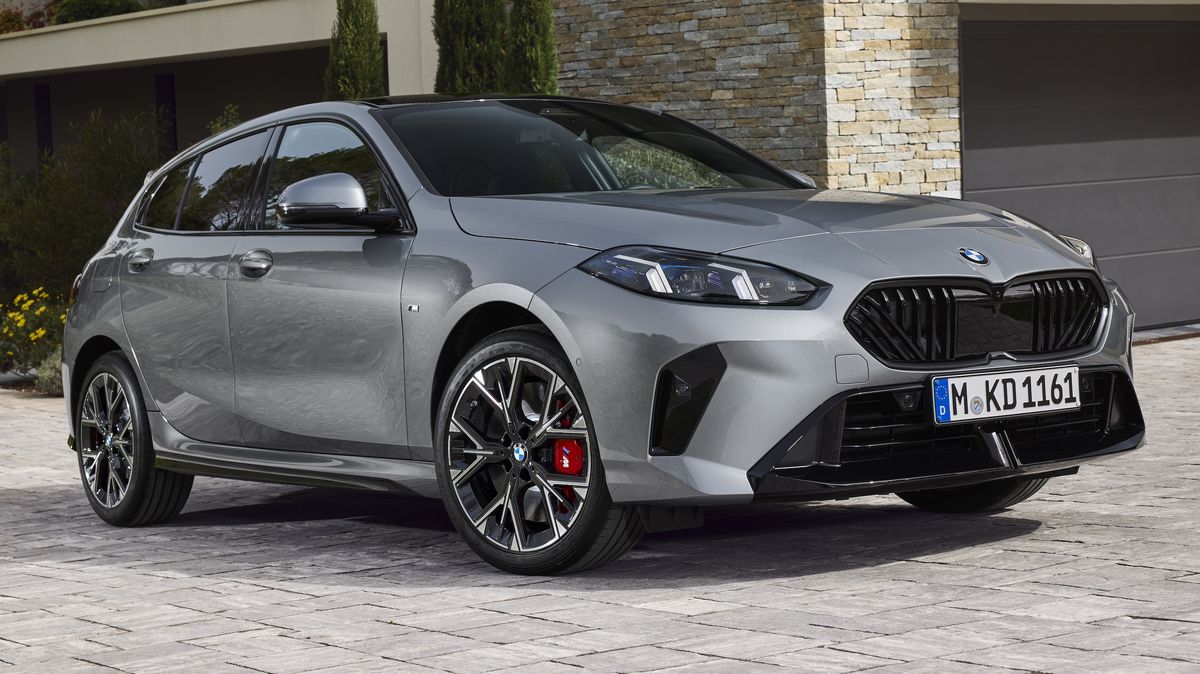 Nejmenší BMW přijíždí v nové generaci. Po 20 letech přišlo o typický prvek, bez kterého jsme si bavoráky dřív nedokázali ani představit