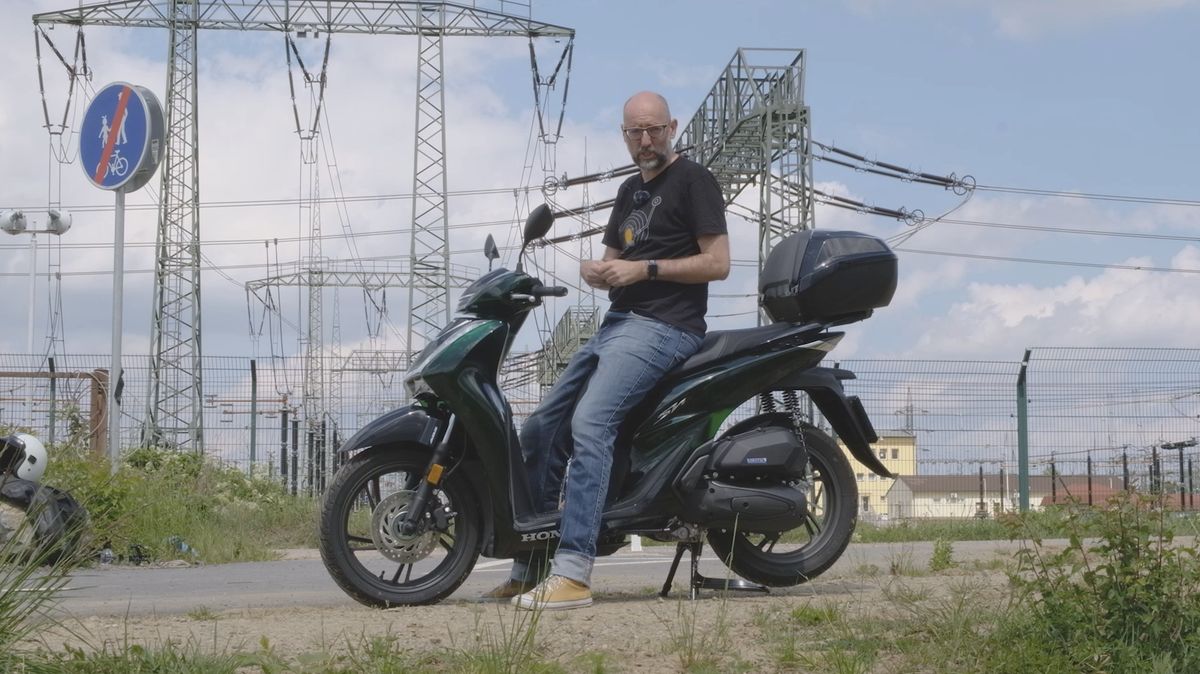 Nejrychlejší a nejlevnější doprava do města: Honda SH125i má jednu zásadní výhodu, jen pozor na dlouhé nohy!