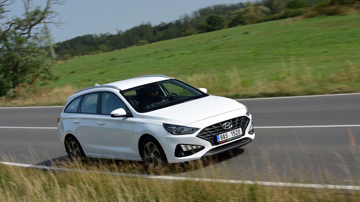 Ojetá rodinná auta s jednoduchými motory, které vydrží: Dá se vůbec něco koupit? Pár jsme jich ještě našli