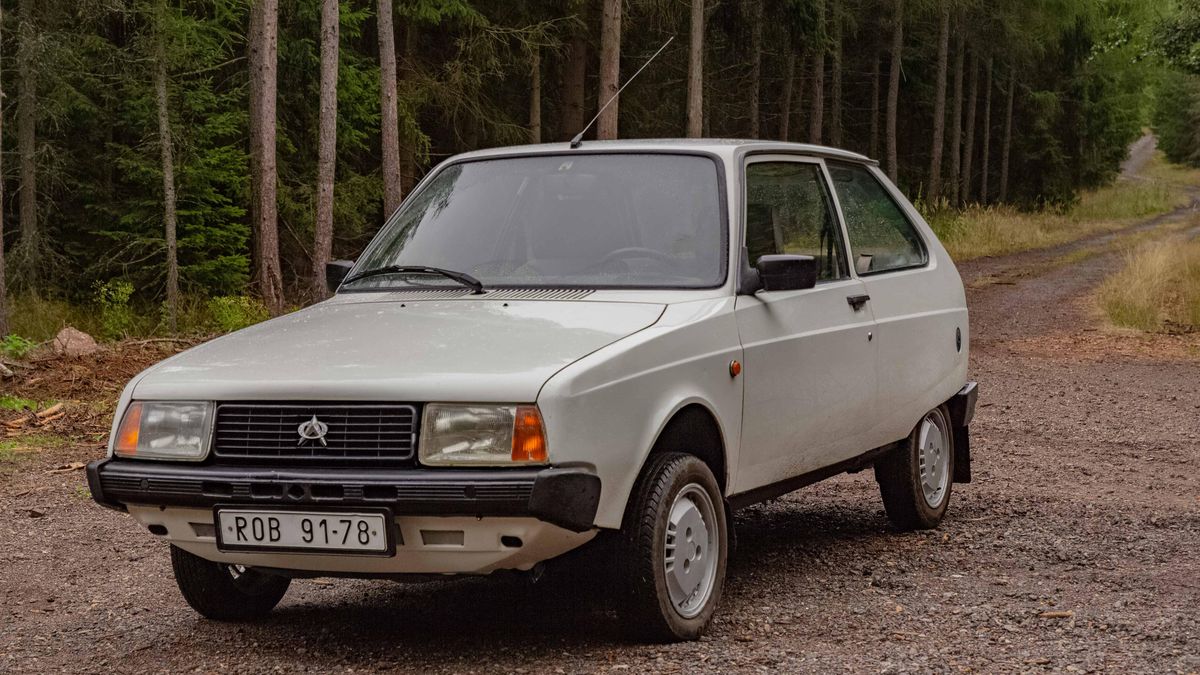 Oltcit je prý nejhorší auto na světě. Vyvedeme vás z omylu. Startování klikou je ale fakt úlet