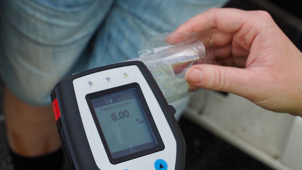 Po čem všem můžete kromě alkoholu nadýchat? Ve hře jsou nealko piva, pralinky, různé kapky nebo… kapalina do ostřikovačů!