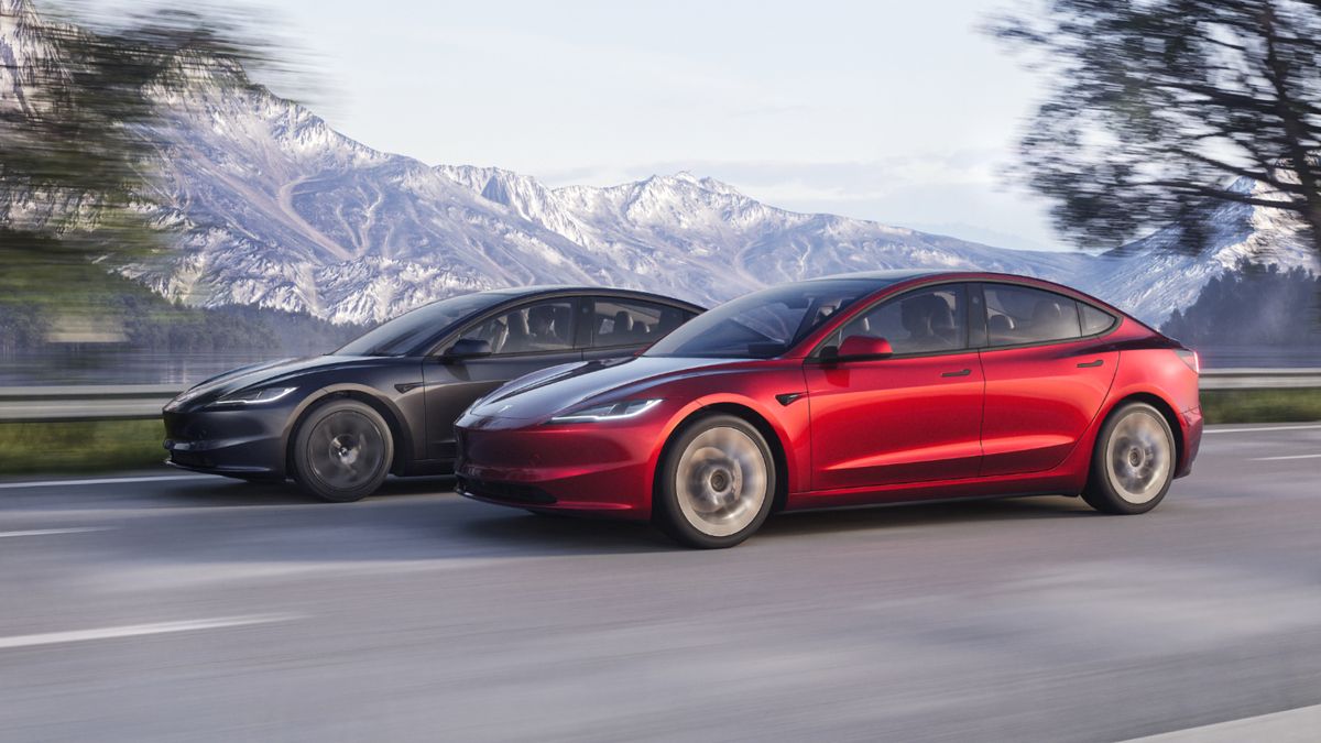 Tesla Model 3 má po modernizaci. Dostala několik důležitých novinek, velký displej mají už i cestující vzadu