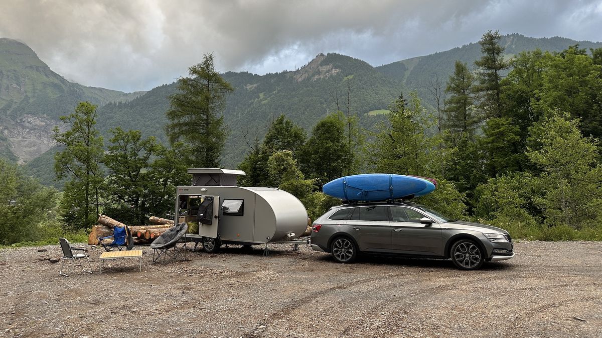 Atraktivní rodinný minikaravan pro čtyři z Ústí překvapí prostorem a zvedací střechou. A ani není drahý