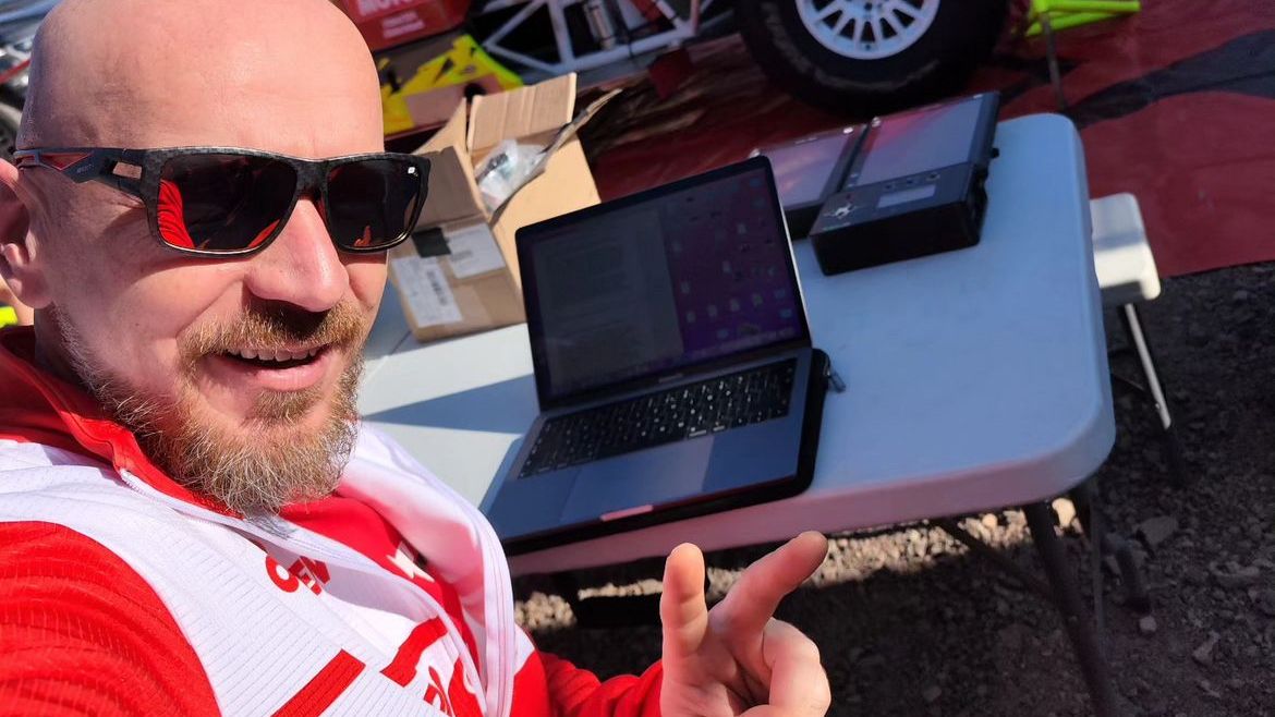Dakar jsem si prosadil do svatebního proslovu! Pro signál a internet musím vyjíždět daleko za bivak, říká Honza Červenka