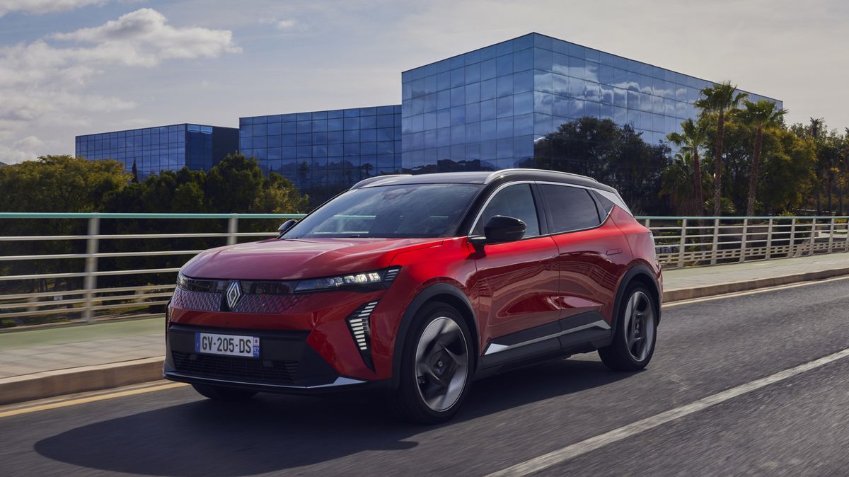 Jak jezdí Evropské auto roku 2024: Poprvé za volantem rodinného elektromobilu Renault Scenic E-Tech