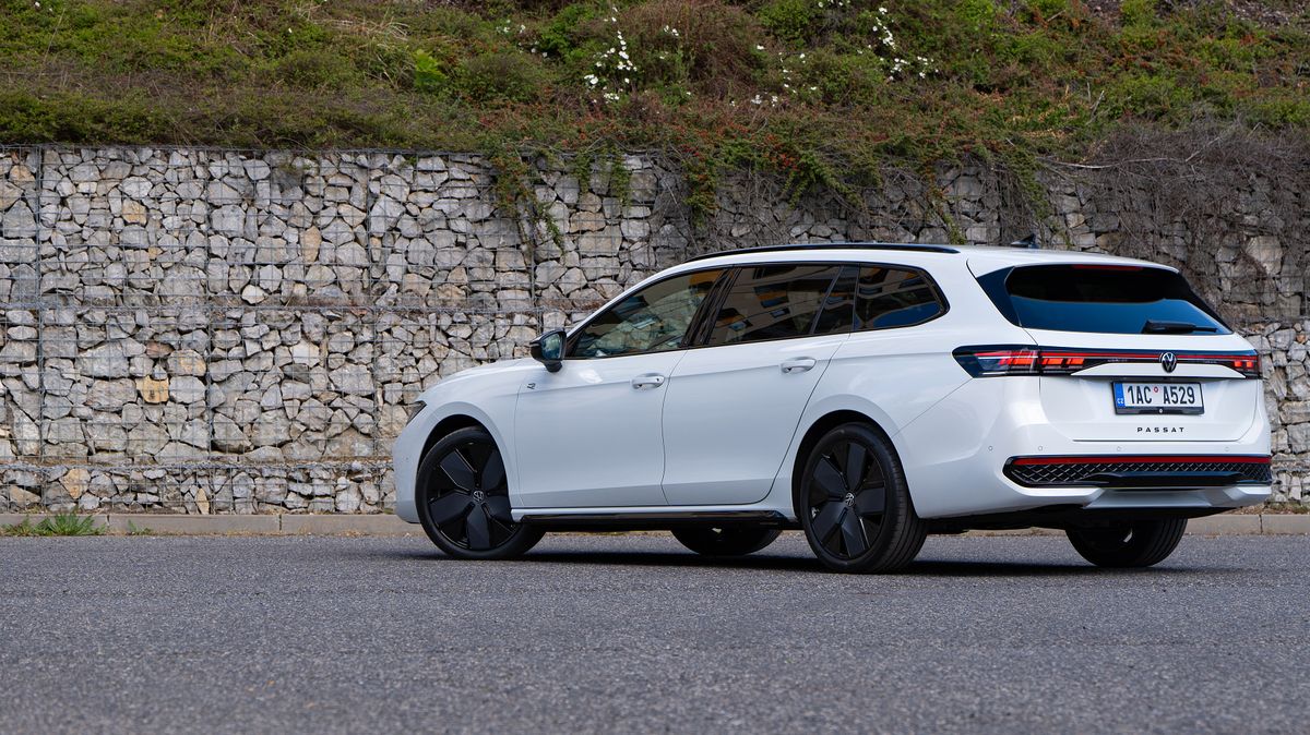 Nový VW Passat je až překvapivě normální auto. V tom nejlepším slova smyslu. A s dvoulitrem TDI vůbec nic nežere