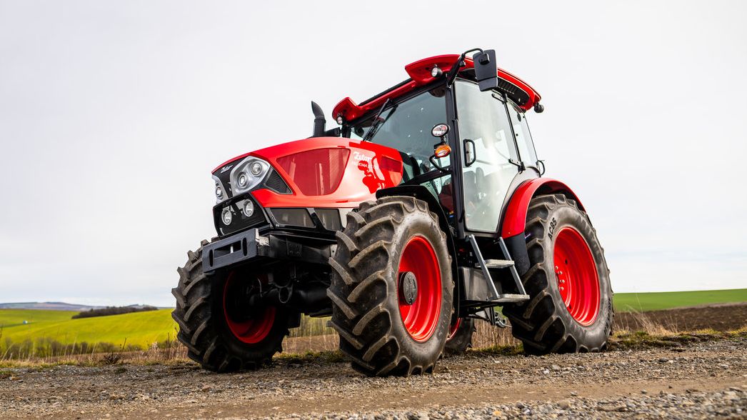 Zetor se topí v dluzích a musí propouštět, poslední naději představují chystané nové řady traktorů