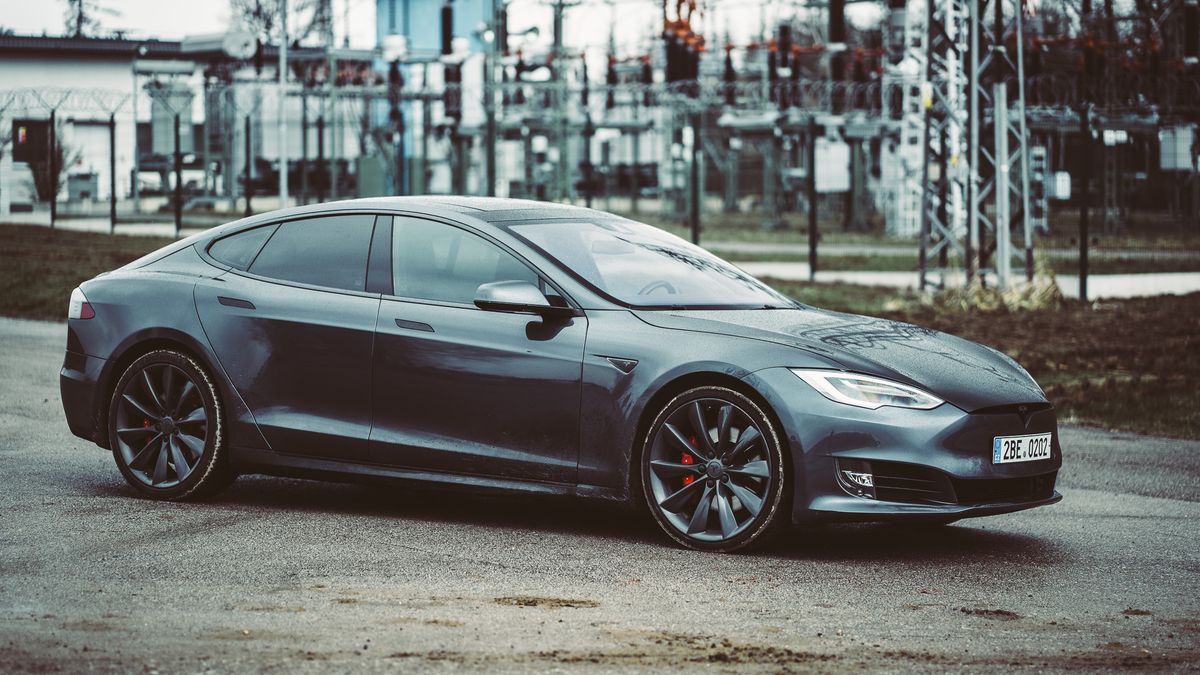 Zvrácenost dnešní doby: Emise jako byznys! Tesla vydělává obří peníze na tom, že si od ní jiné automobilky nakupují emisní povolenky