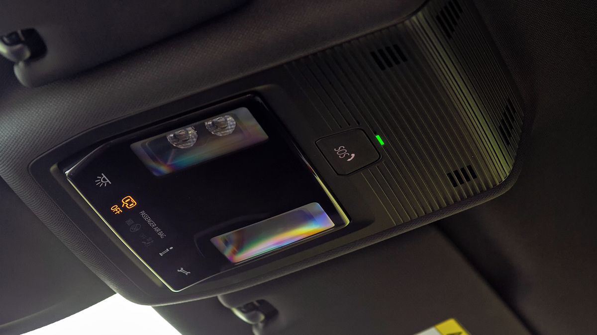 Případ auta, které po nehodě záchranáře nezavolalo. Mohlo v tom být nevinně