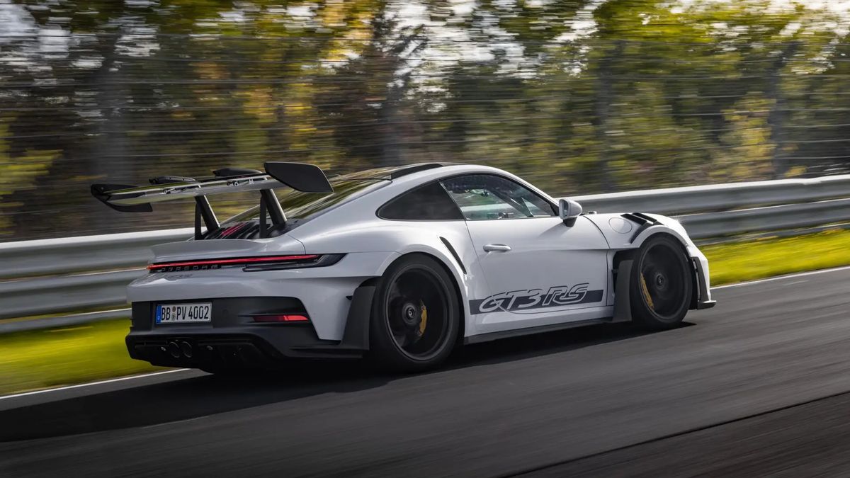 Nejrychlejší silniční Porsche historie: V Zuffenhausenu chystají 700koňovou 911 GT2 RS