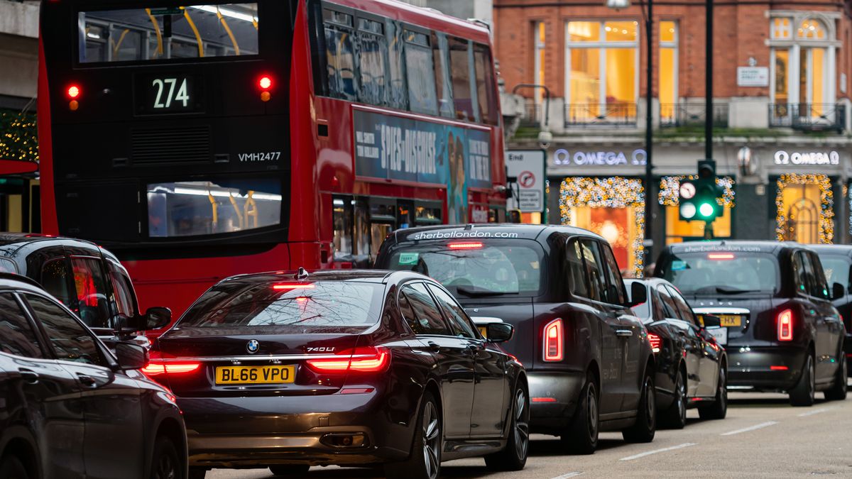 Ledy se hnuly, zamrzlo peklo… Británie zakáže prodej nových aut se spalovacími motory o pět let později