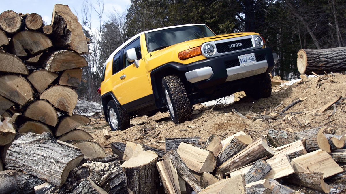 Obdivovaná i nesnášená: Retro offroad Toyota FJ Cruiser jde po 17 letech do důchodu