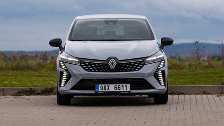 Tohle bude trhák! Renault připravil Clio šité na míru českému trhu. Je za nečekaně dobrý peníz, výbavou přitom neskrblí 