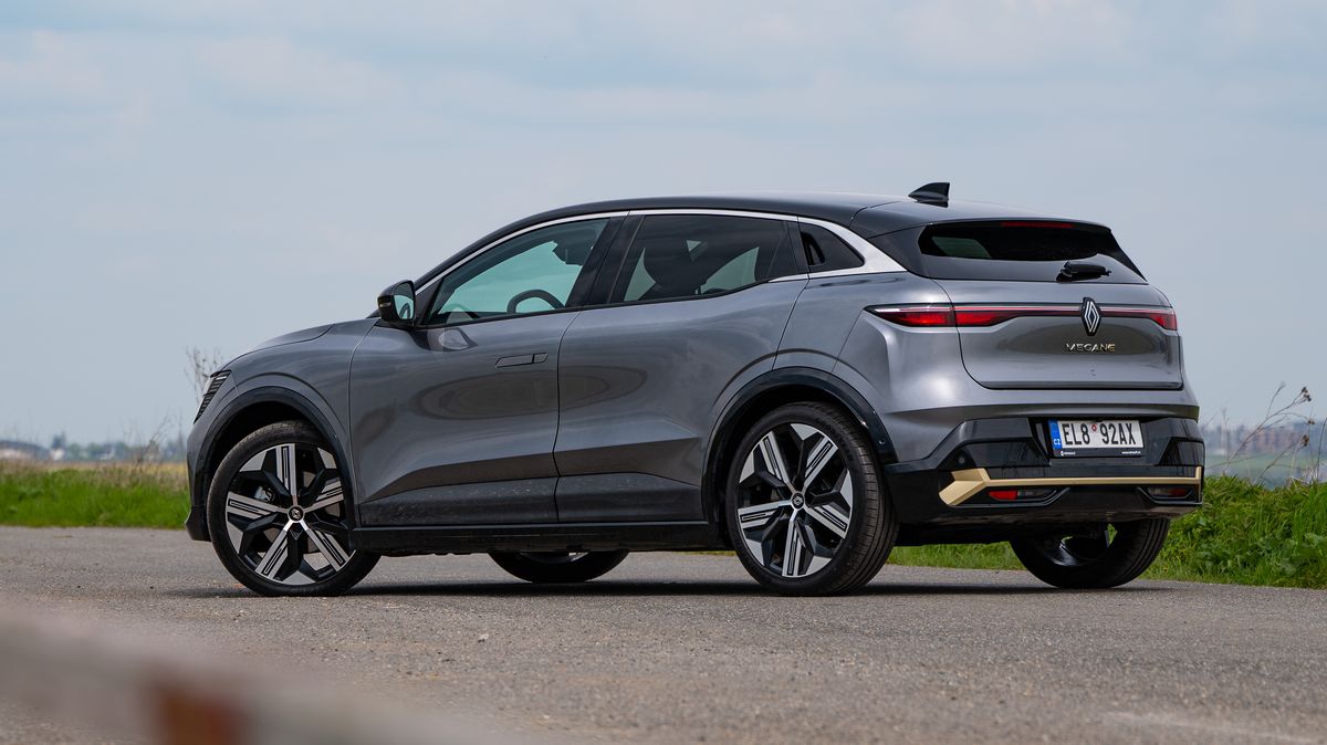 Loučení s dlouhodobým Renaultem Megane: Velmi schopný elektromobil srazila do kolen až tuhá zima