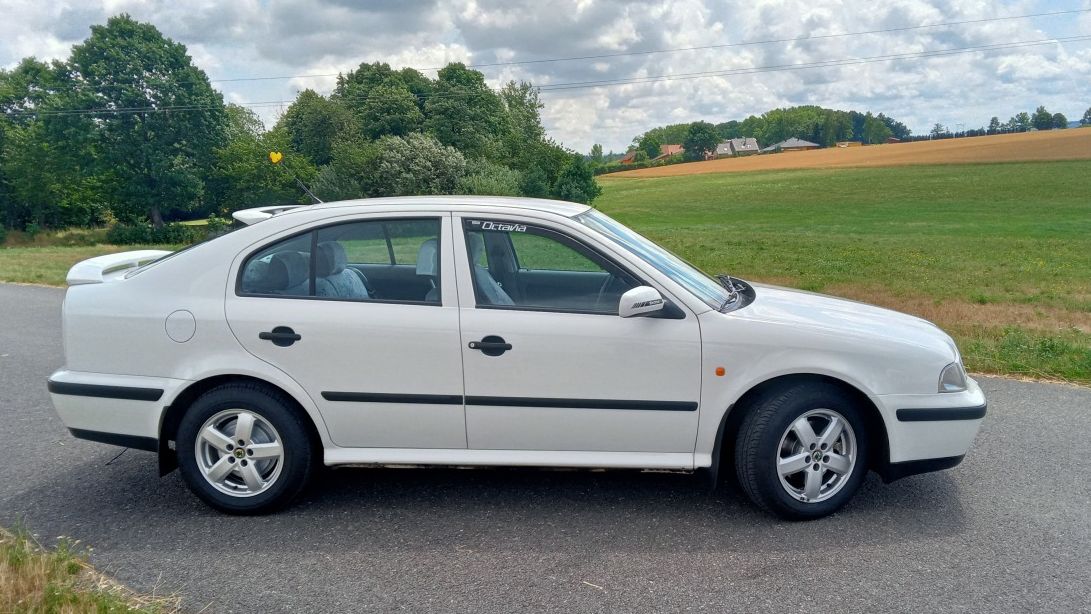 Tohle se jen tak nevidí. Na prodej je takřka nejetá první Octavia s legendárním motorem 1.9 TDI