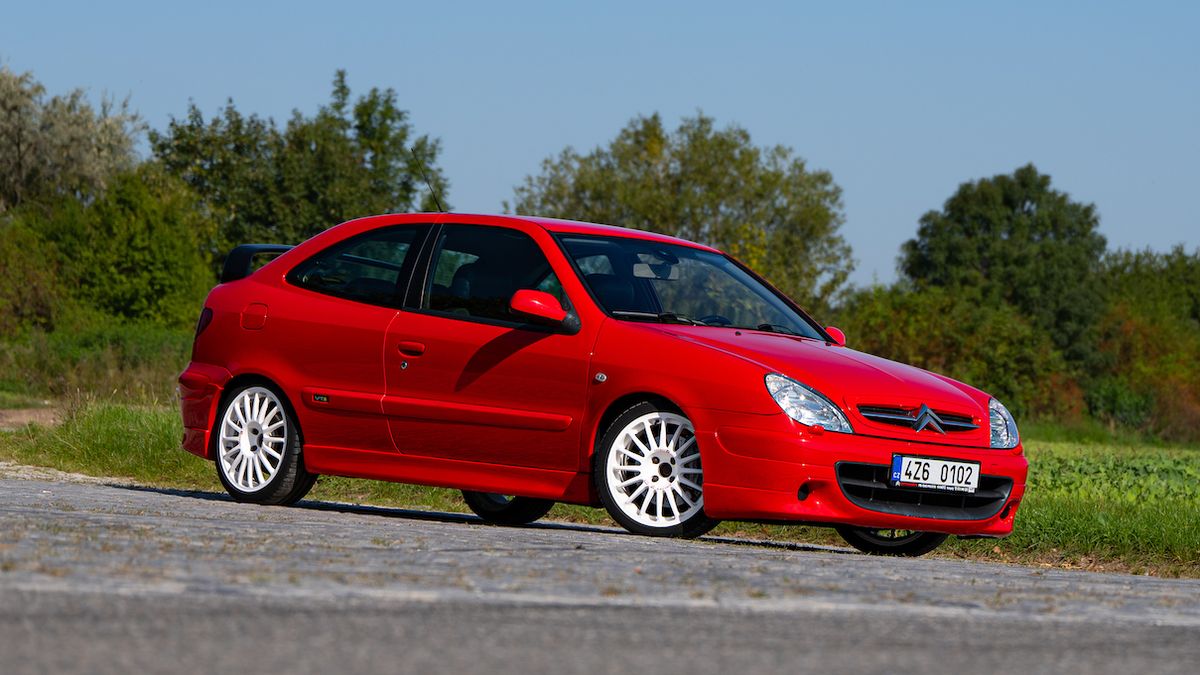 Citroën Xsara VTS: Pod fádním designem dřímá řidičská radost, ta největší má tři dveře a 167 koní